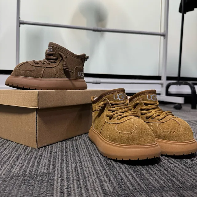 UGG Tasman-Style Botas de nieve de ante color tan forradas con piel de cordero 7