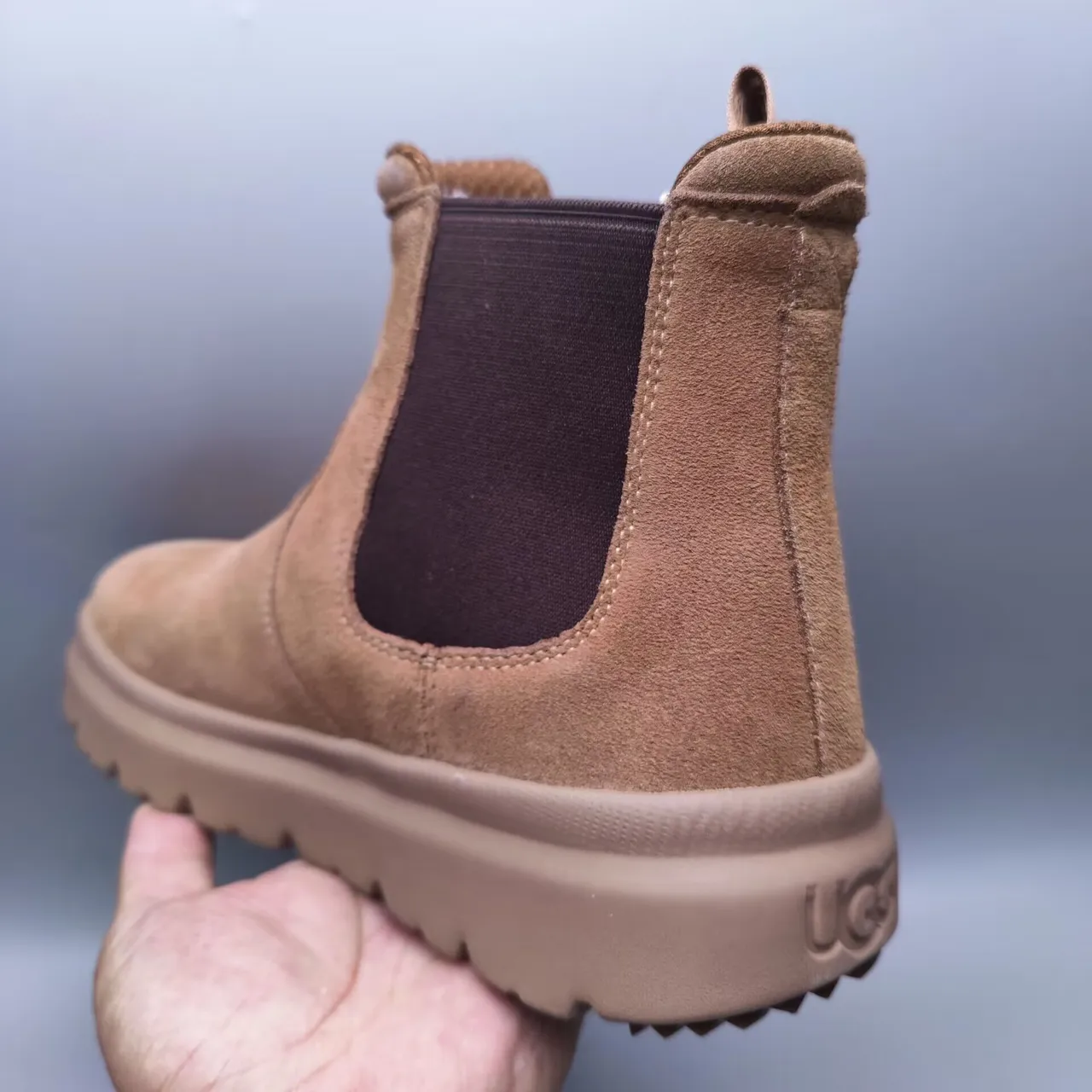 UGG Tasman أحذية تشيلسي سويد تان 5