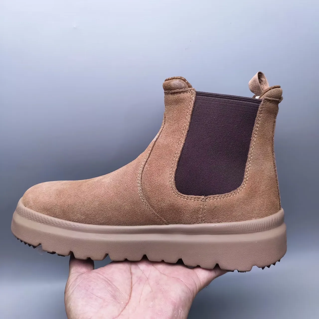 UGG Tasman أحذية تشيلسي سويد تان 7