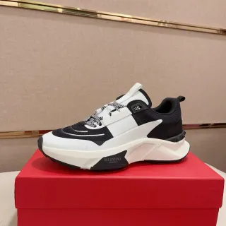 Valentino 黑色白色雕塑底混合面板厚底运动鞋