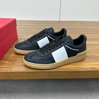 Valentino Garavani Black and White Leather Lifestyle Sneakers — Valentino Lifestyle Sneakers photo from the Yupoo catalog