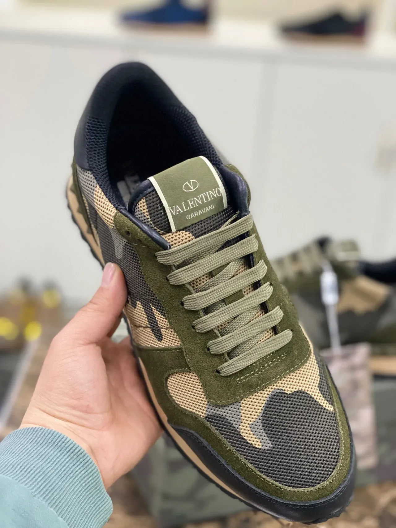 Valentino Garavani Camuflaje Pirámide Stud Lifestyle Sneakers 4