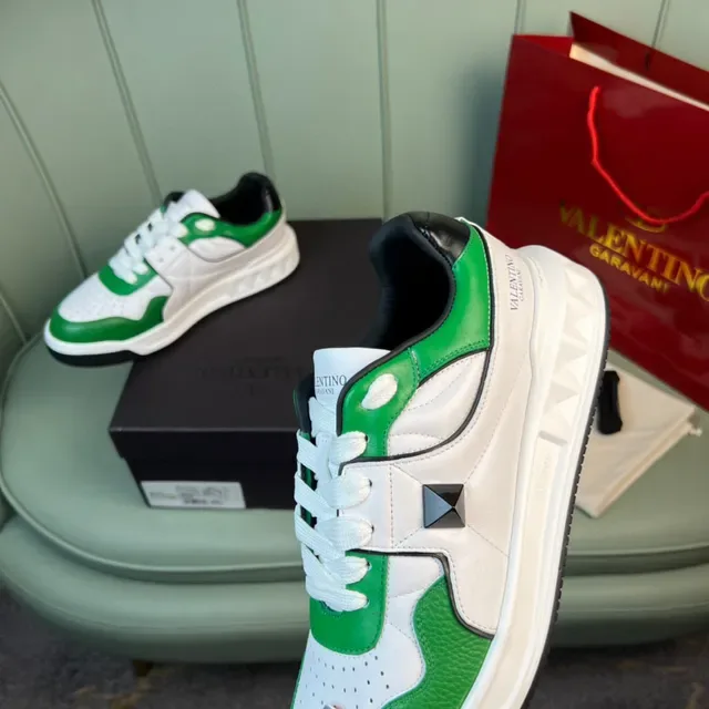 Valentino Garavani VLogo Sneaker verde branco preto estilo de vida tênis 3