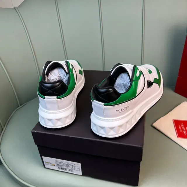 Valentino Garavani VLogo Sneaker verde branco preto estilo de vida tênis 6