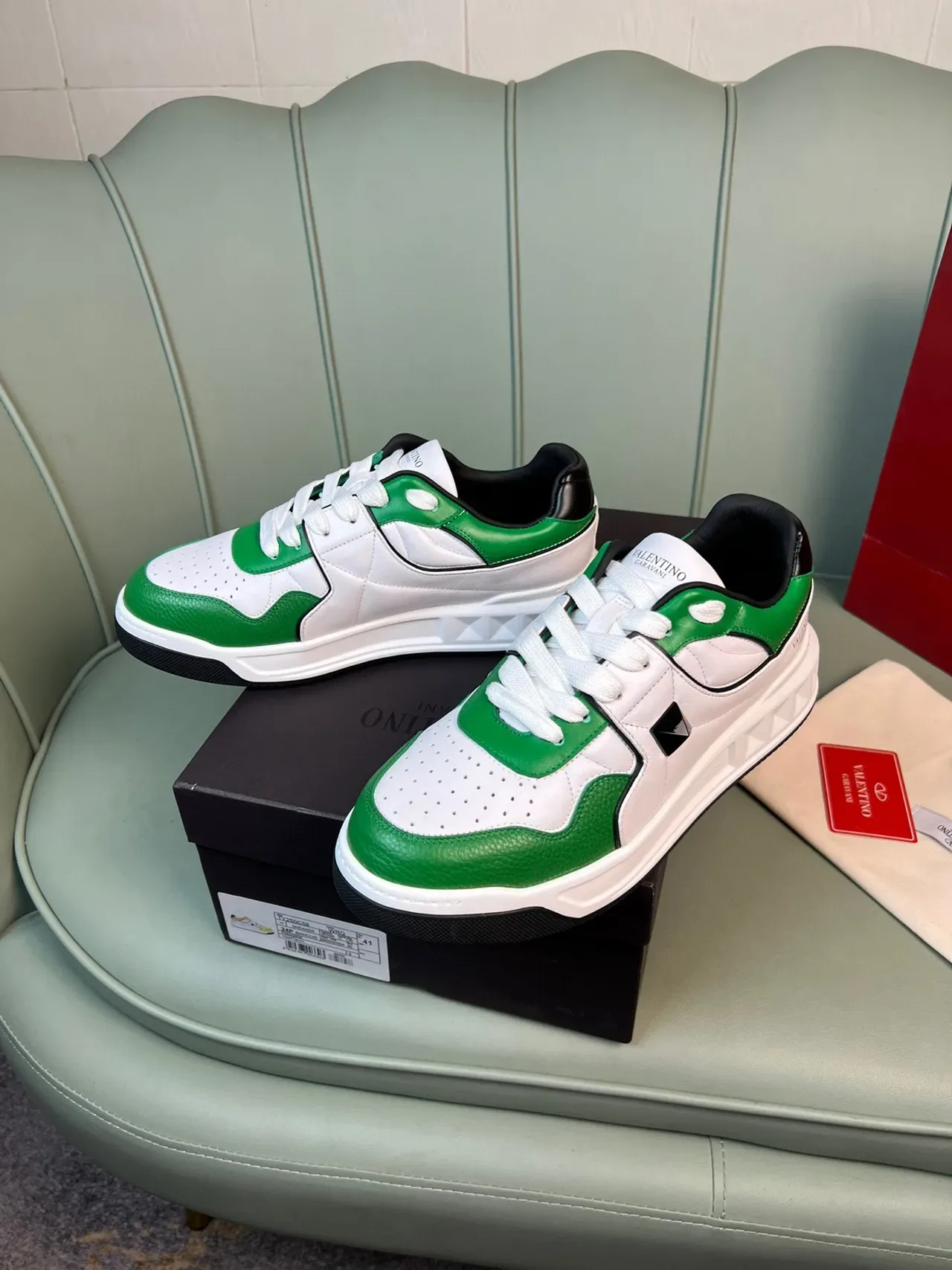 Valentino Garavani VLogo Sneaker verde branco preto estilo de vida tênis 8