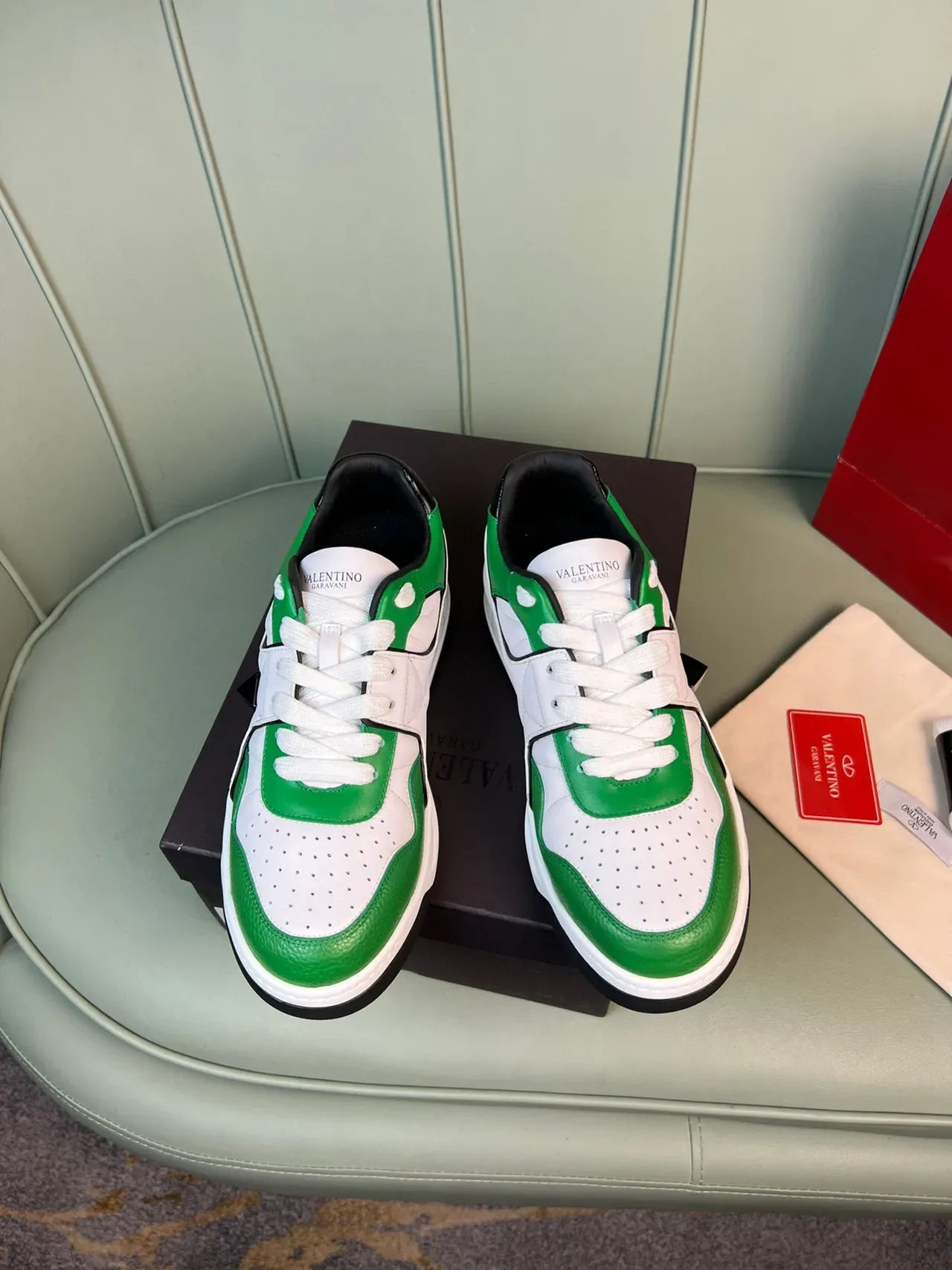 Valentino Garavani VLogo Sneaker verde branco preto estilo de vida tênis 9
