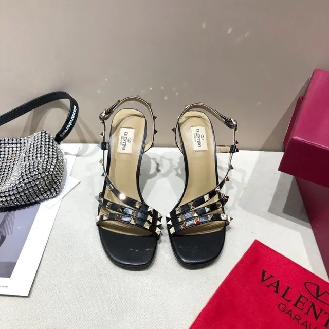 Valentino Rockstud Saltos de Agulha de Couro Preto com Pirâmide Stud 4