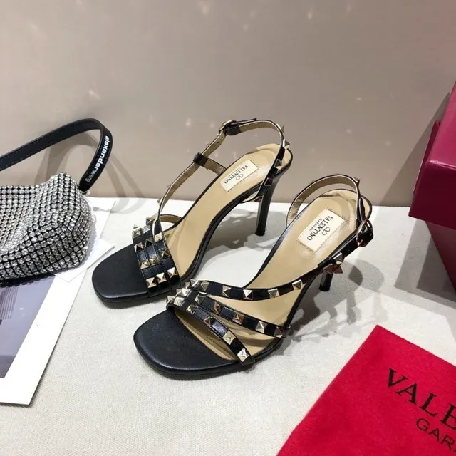 Valentino Rockstud Saltos de Agulha de Couro Preto com Pirâmide Stud 6