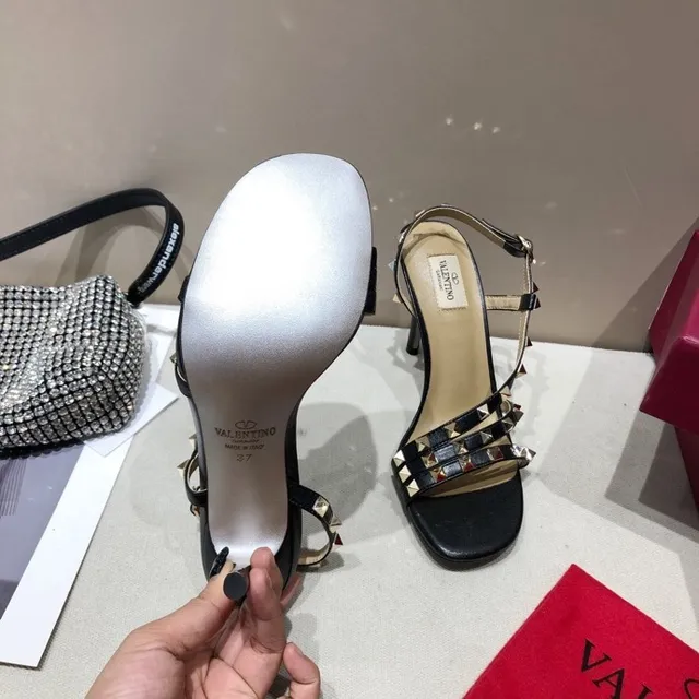 Valentino Rockstud Saltos de Agulha de Couro Preto com Pirâmide Stud 7