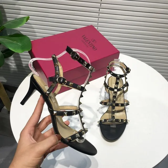 Valentino Rockstud काला स्टडेड स्ट्रैपी स्टिलेटो 2
