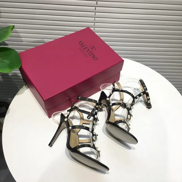Valentino Rockstud काला स्टडेड स्ट्रैपी स्टिलेटो 4