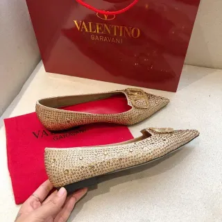 Valentino Rockstud Mocassins com cristais e ponta puntiaguda