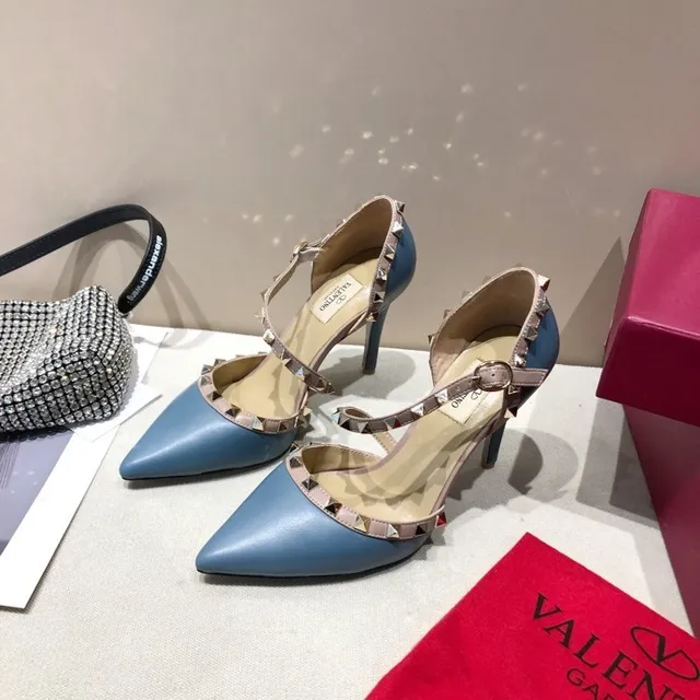 Valentino Rockstud हल्का नीला और गुलाबी स्टडेड स्टिलेटो 2