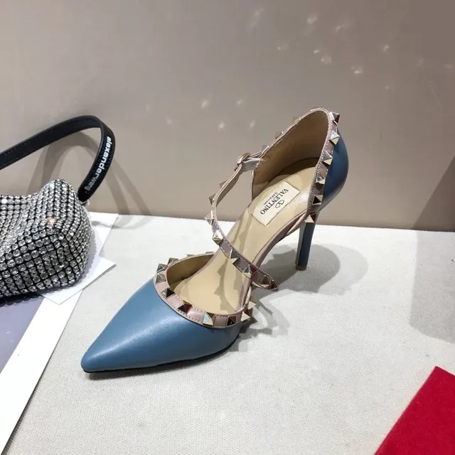 Valentino Rockstud हल्का नीला और गुलाबी स्टडेड स्टिलेटो 7