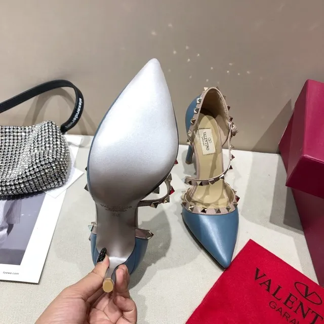 Valentino Rockstud हल्का नीला और गुलाबी स्टडेड स्टिलेटो 8
