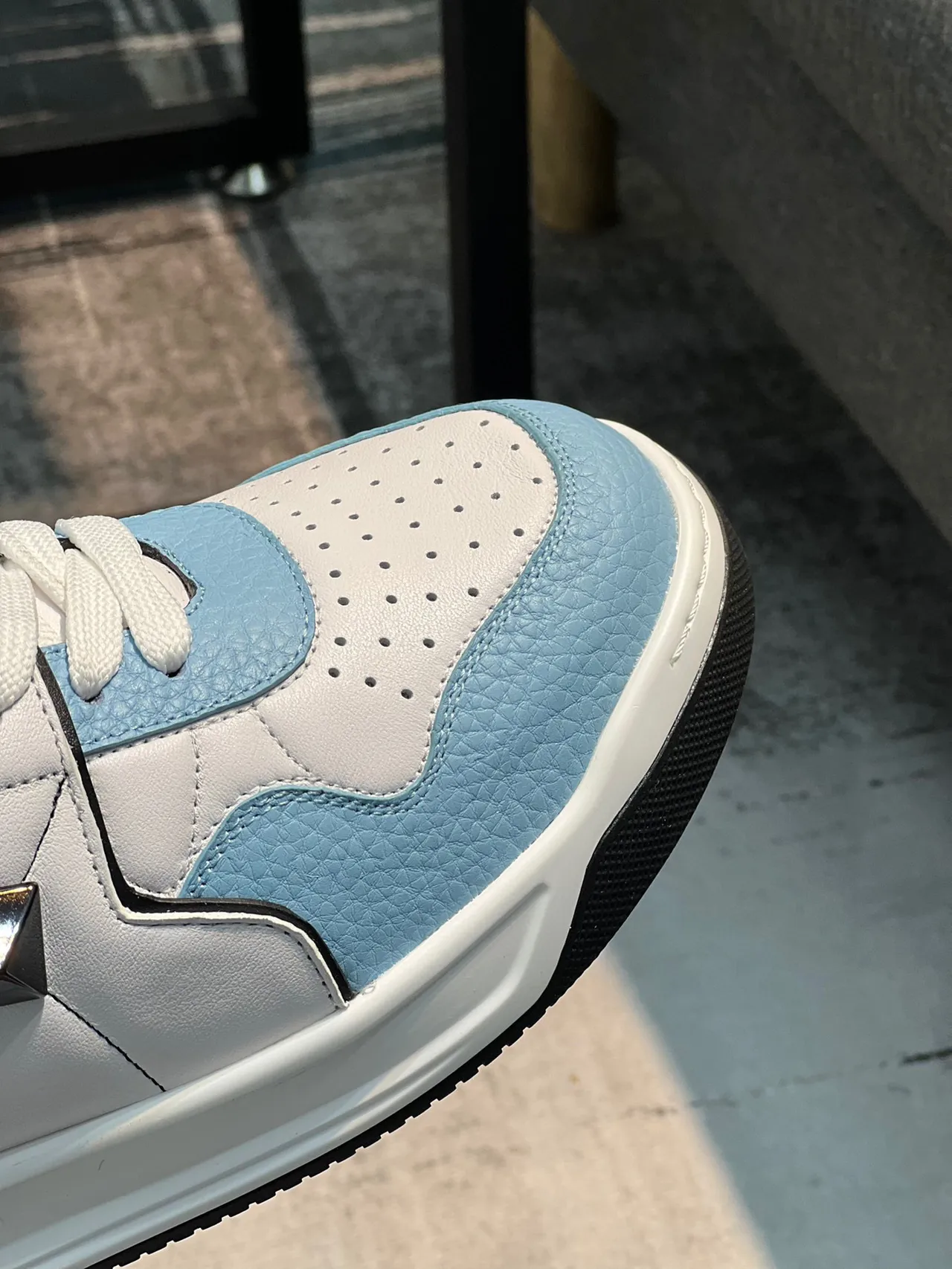 Valentino Rockstud Sneakers Chunky Bleu Clair et Blanc 4