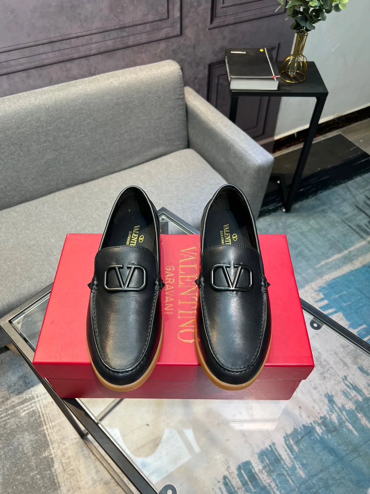 瓦伦蒂诺 Rockstud 乐福鞋 黑色米色皮革 VLOGO 扣 乐福鞋 2