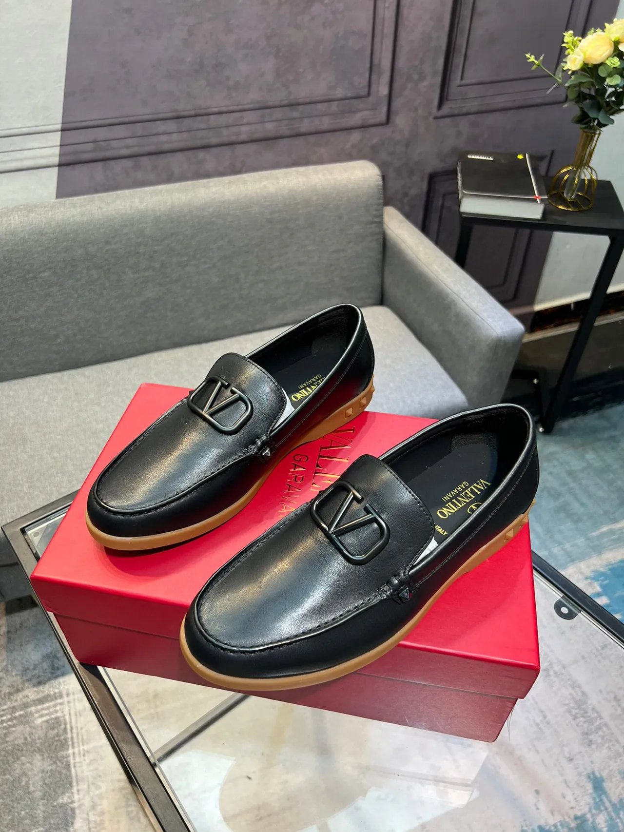 瓦伦蒂诺 Rockstud 乐福鞋 黑色米色皮革 VLOGO 扣 乐福鞋 3