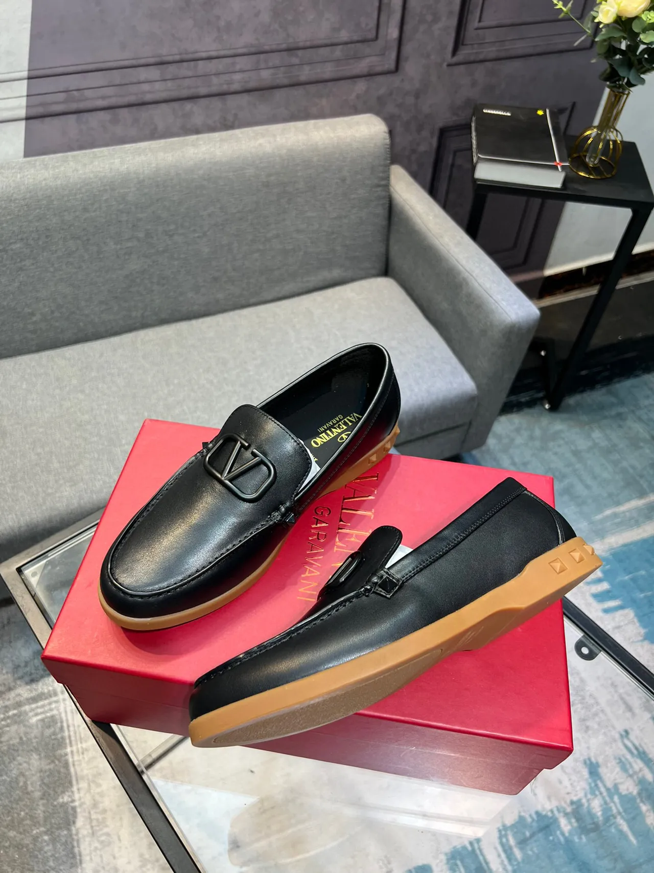 瓦伦蒂诺 Rockstud 乐福鞋 黑色米色皮革 VLOGO 扣 乐福鞋 4