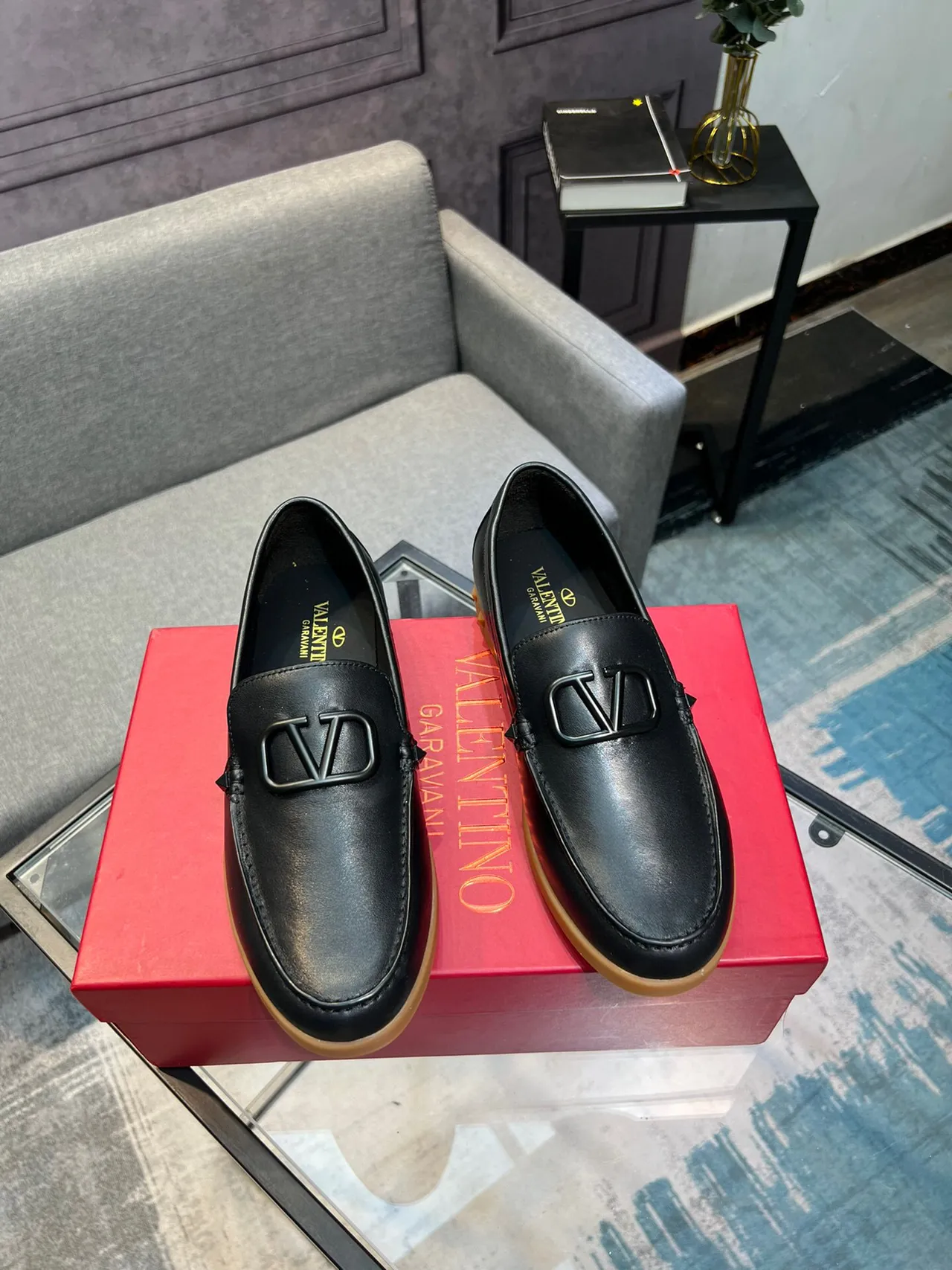 瓦伦蒂诺 Rockstud 乐福鞋 黑色米色皮革 VLOGO 扣 乐福鞋 5
