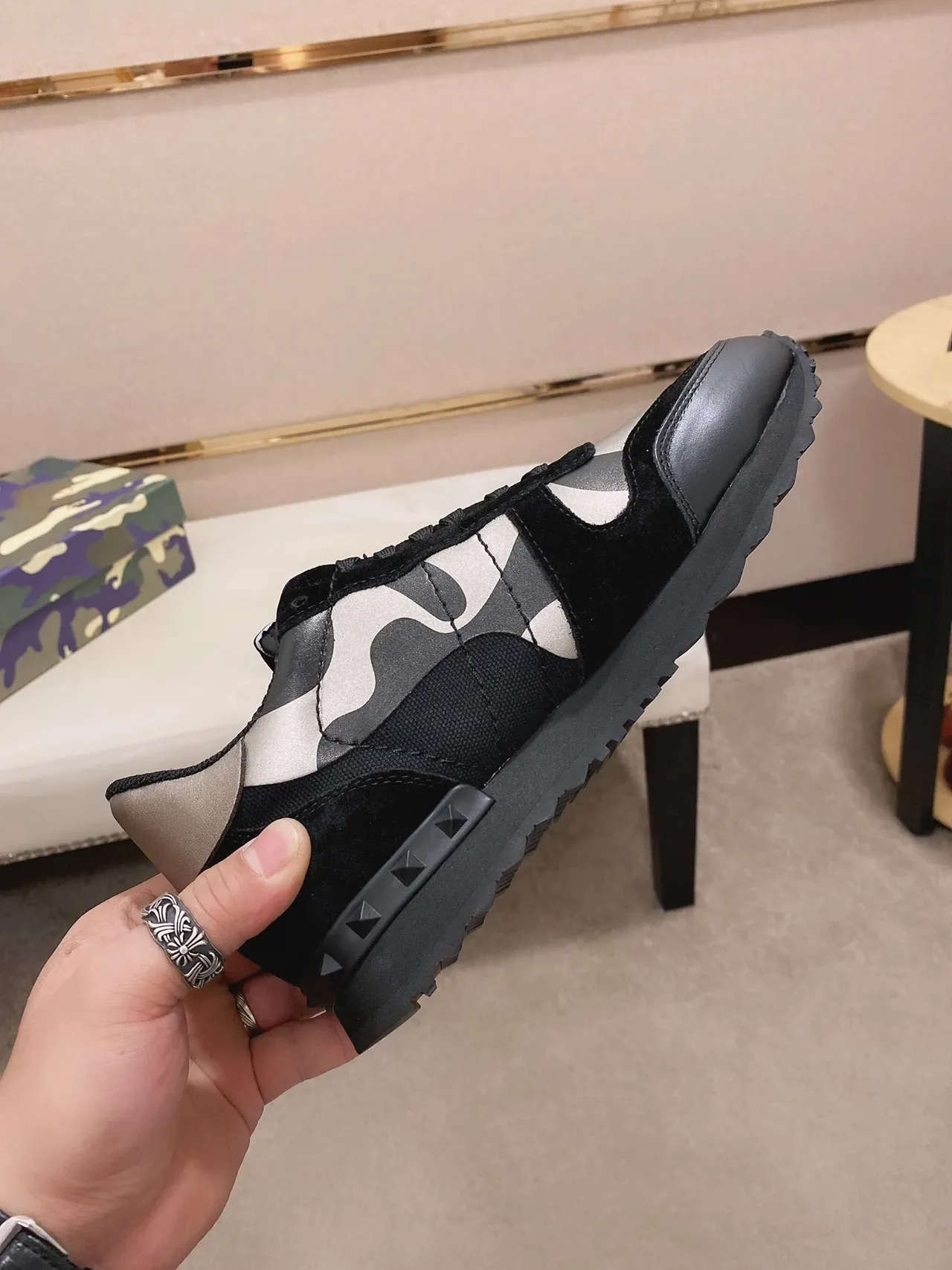 瓦伦蒂诺 Rockstud Runner 迷彩拼色 带钉跟 生活方式运动鞋 6