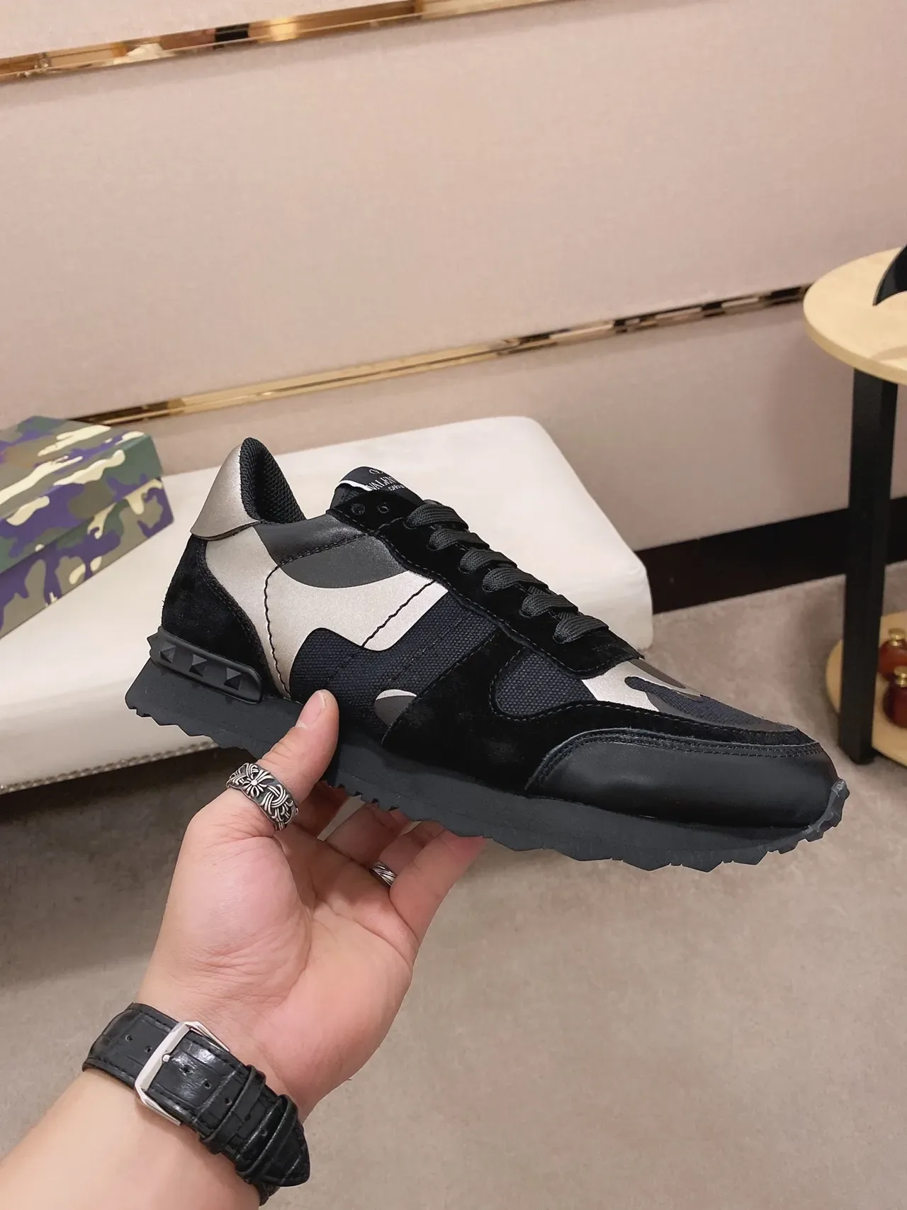 瓦伦蒂诺 Rockstud Runner 迷彩拼色 带钉跟 生活方式运动鞋 7