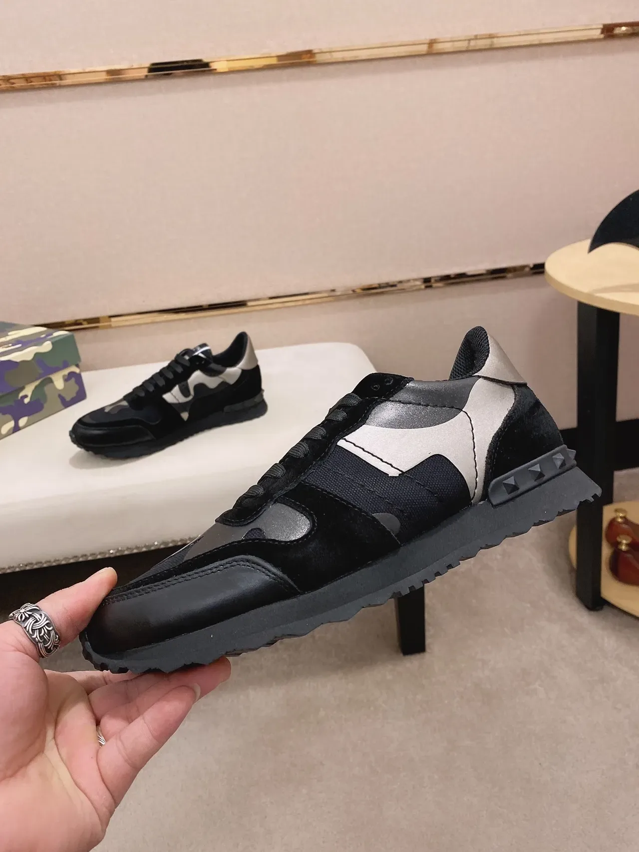 瓦伦蒂诺 Rockstud Runner 迷彩拼色 带钉跟 生活方式运动鞋 8