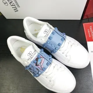 Valentino Rockstud tênis lifestyle branco e azul claro com tira studded