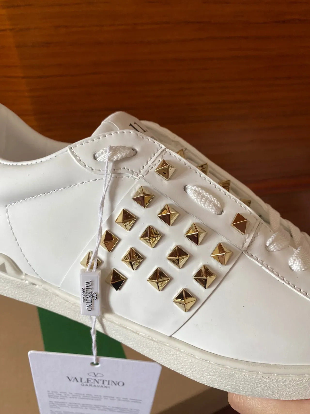 Valentino Rockstud Zapatillas Lifestyle de Cuero Blanco con Tachuelas Pirámide 5