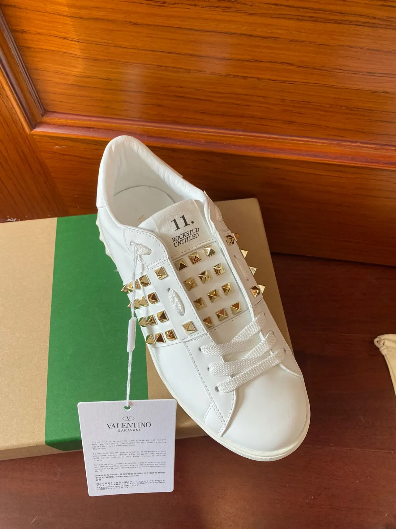 Valentino Rockstud Zapatillas Lifestyle de Cuero Blanco con Tachuelas Pirámide 6
