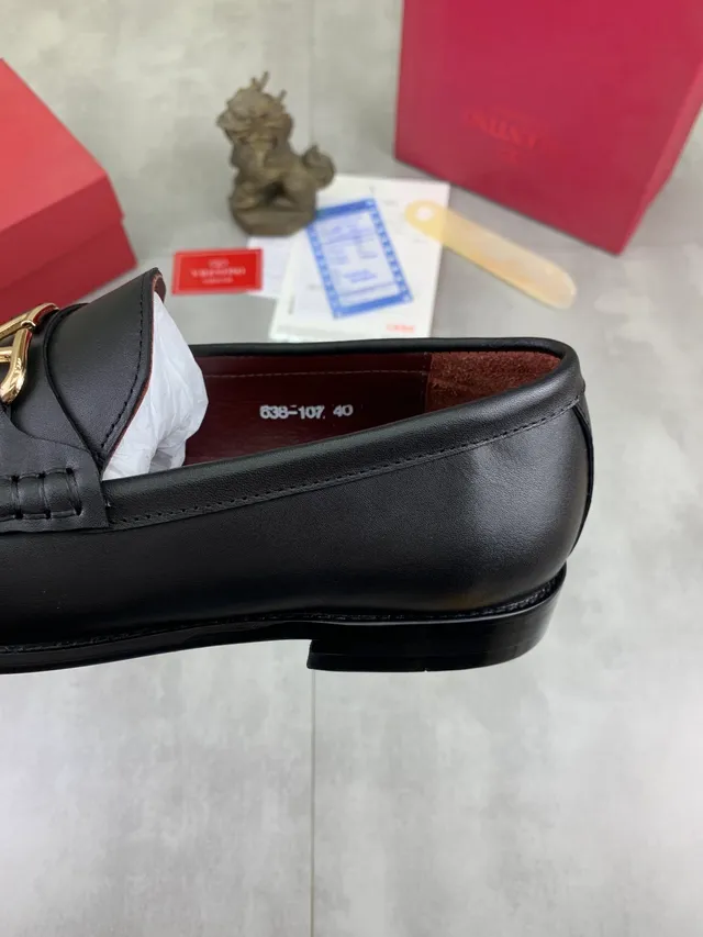 Valentino VLOGO Boucle Cuir Noir Loafer 4