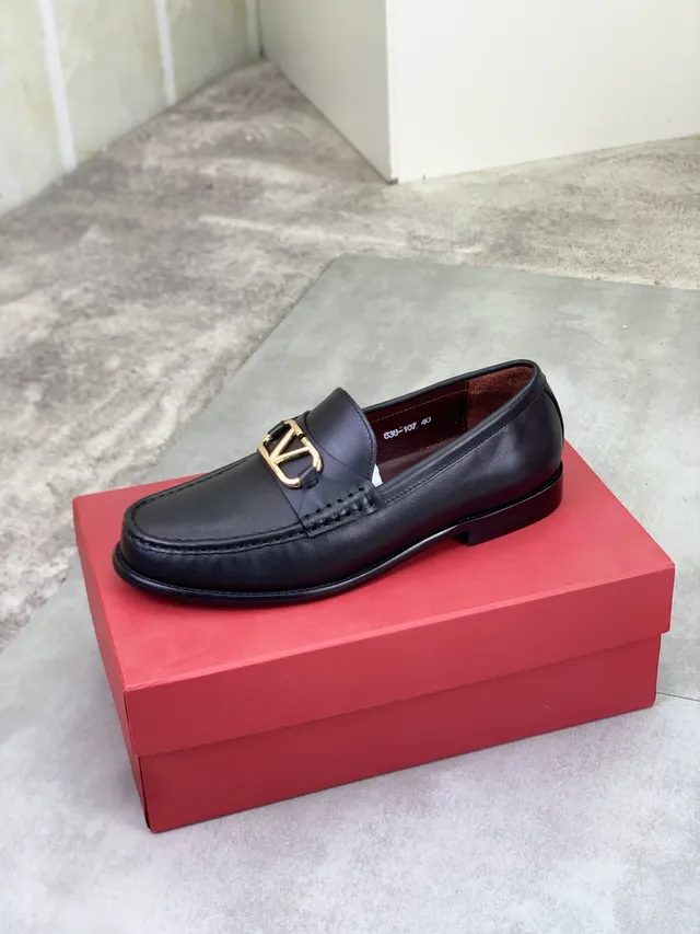 Valentino VLOGO Boucle Cuir Noir Loafer 5