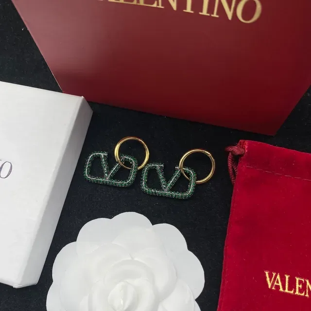 Valentino VLTN 镶嵌水晶 V-Logo 圈耳耳环 2