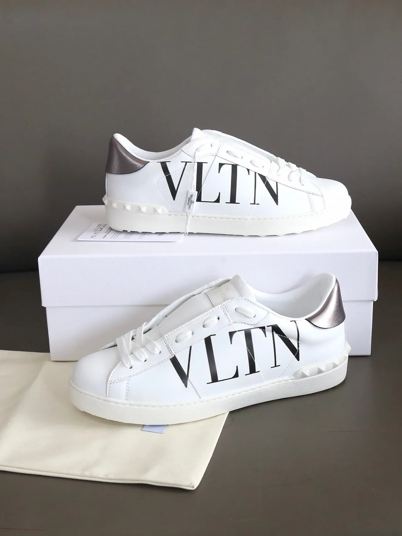 Valentino VLTN Branco e Taupe Metálico Tênis Lifestyle 2