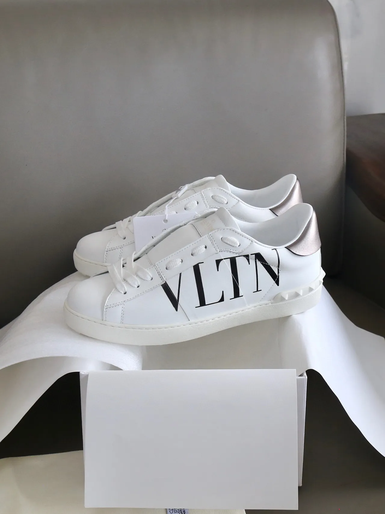 Valentino VLTN Branco e Taupe Metálico Tênis Lifestyle 6