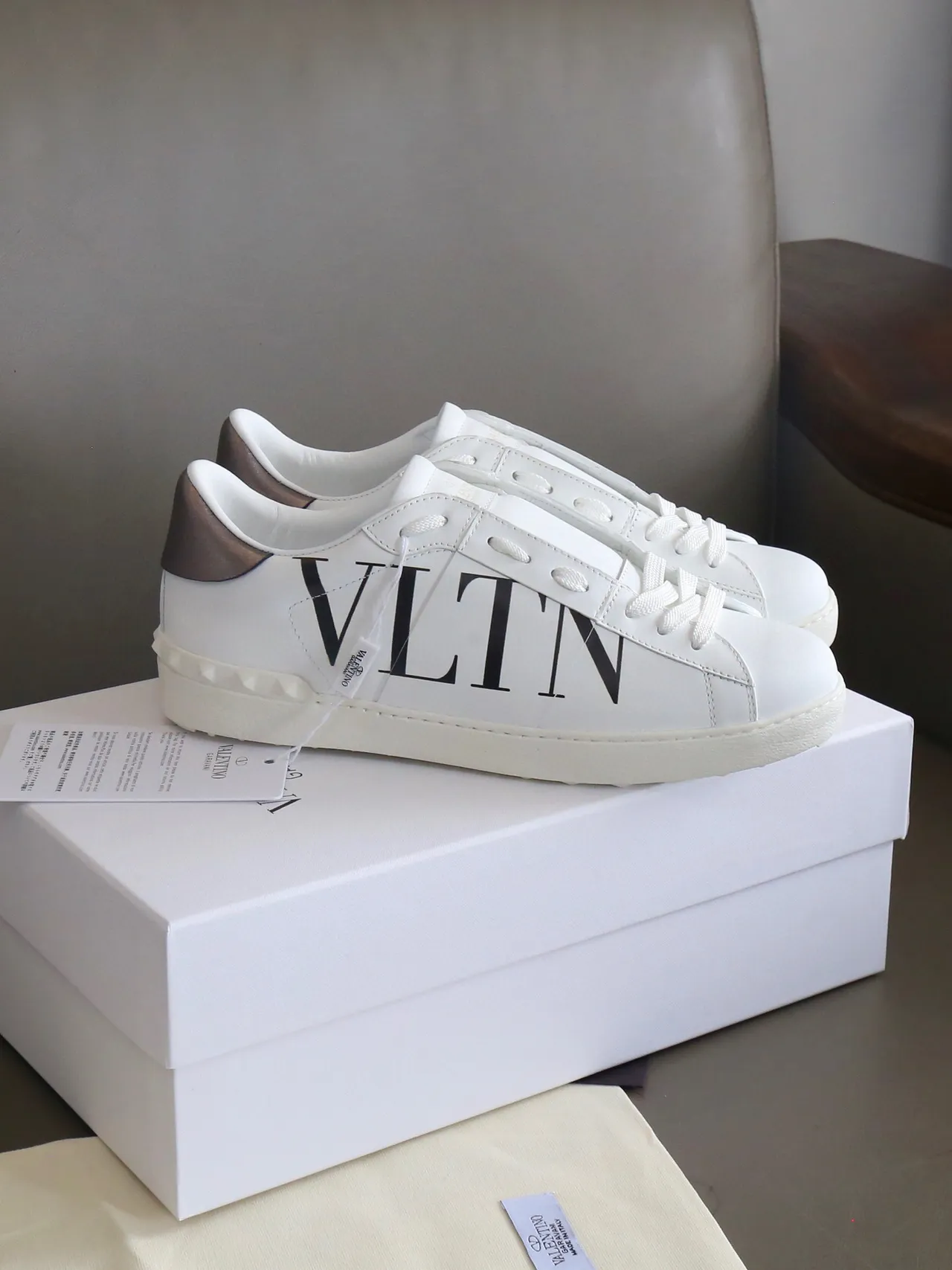 Valentino VLTN Branco e Taupe Metálico Tênis Lifestyle 8