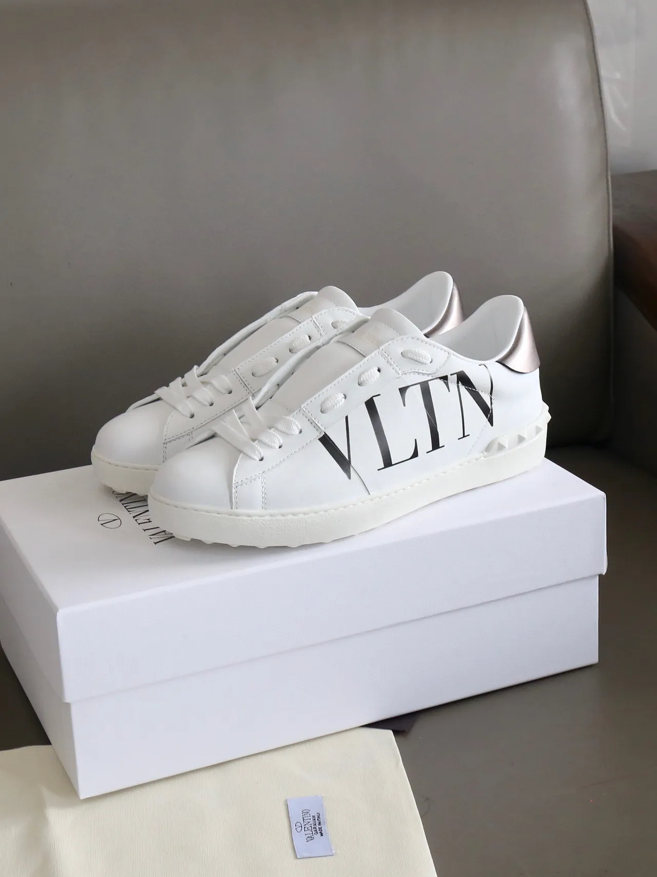 Valentino VLTN Branco e Taupe Metálico Tênis Lifestyle 9
