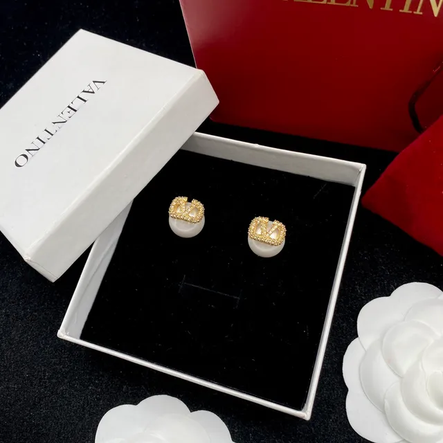 Valentino VLTN ذهب أبيض سلسلة لؤلؤ VLogo قلادة تعليق 3