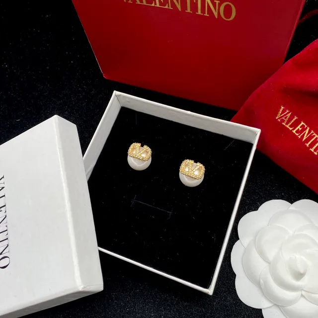 Valentino VLTN ذهب أبيض سلسلة لؤلؤ VLogo قلادة تعليق 4