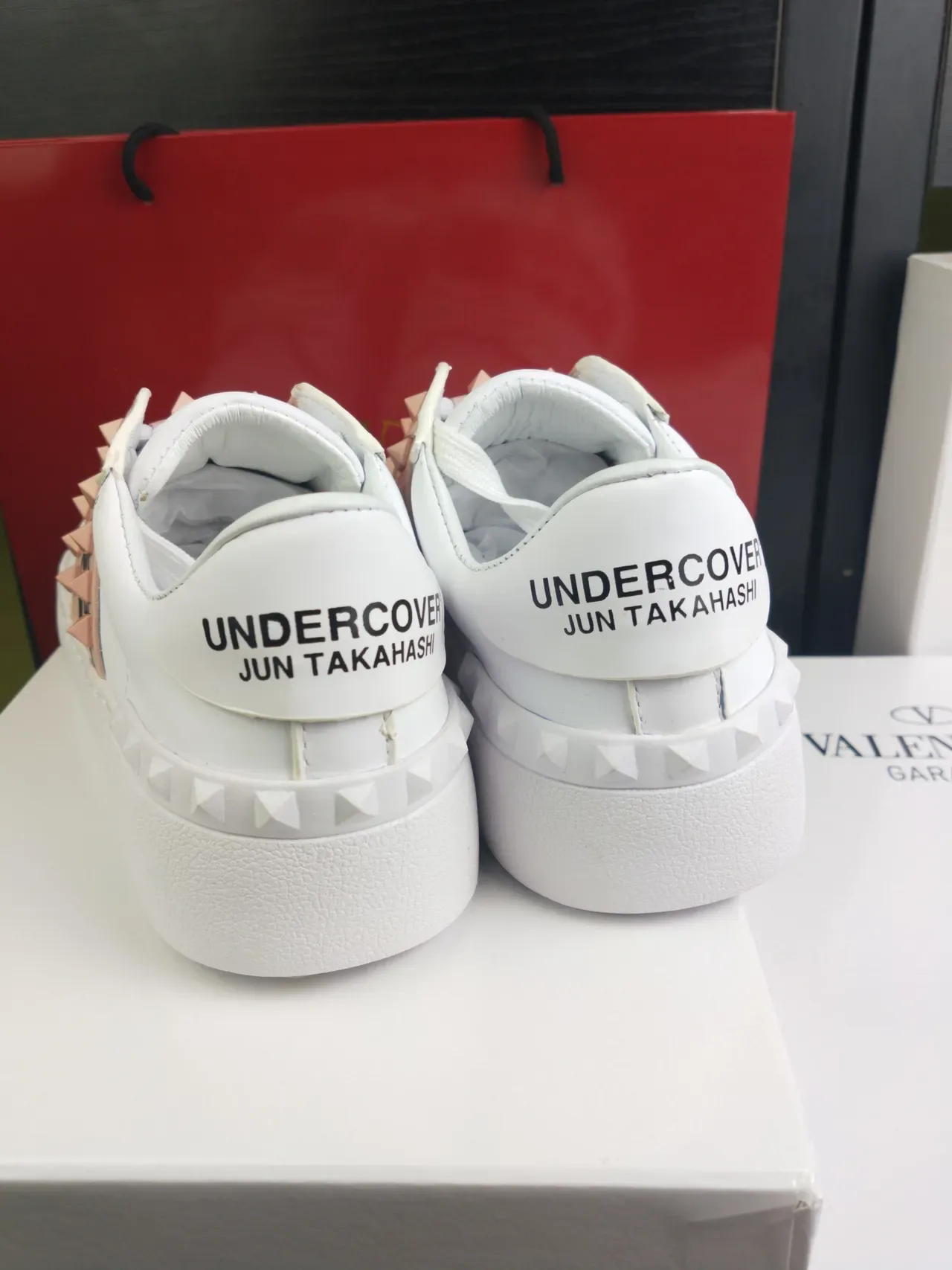 Valentino White Pink Leather Rockstud-Embellished Strap Lifestyle Sneakers 5