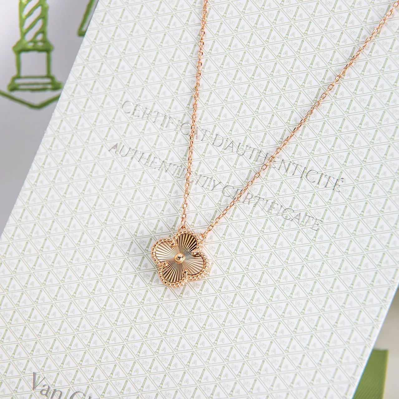 Van Cleef & Arpels अल्हांब्रा चार पत्ती वाला क्लोवर पेंडेंट नेकलेस 4