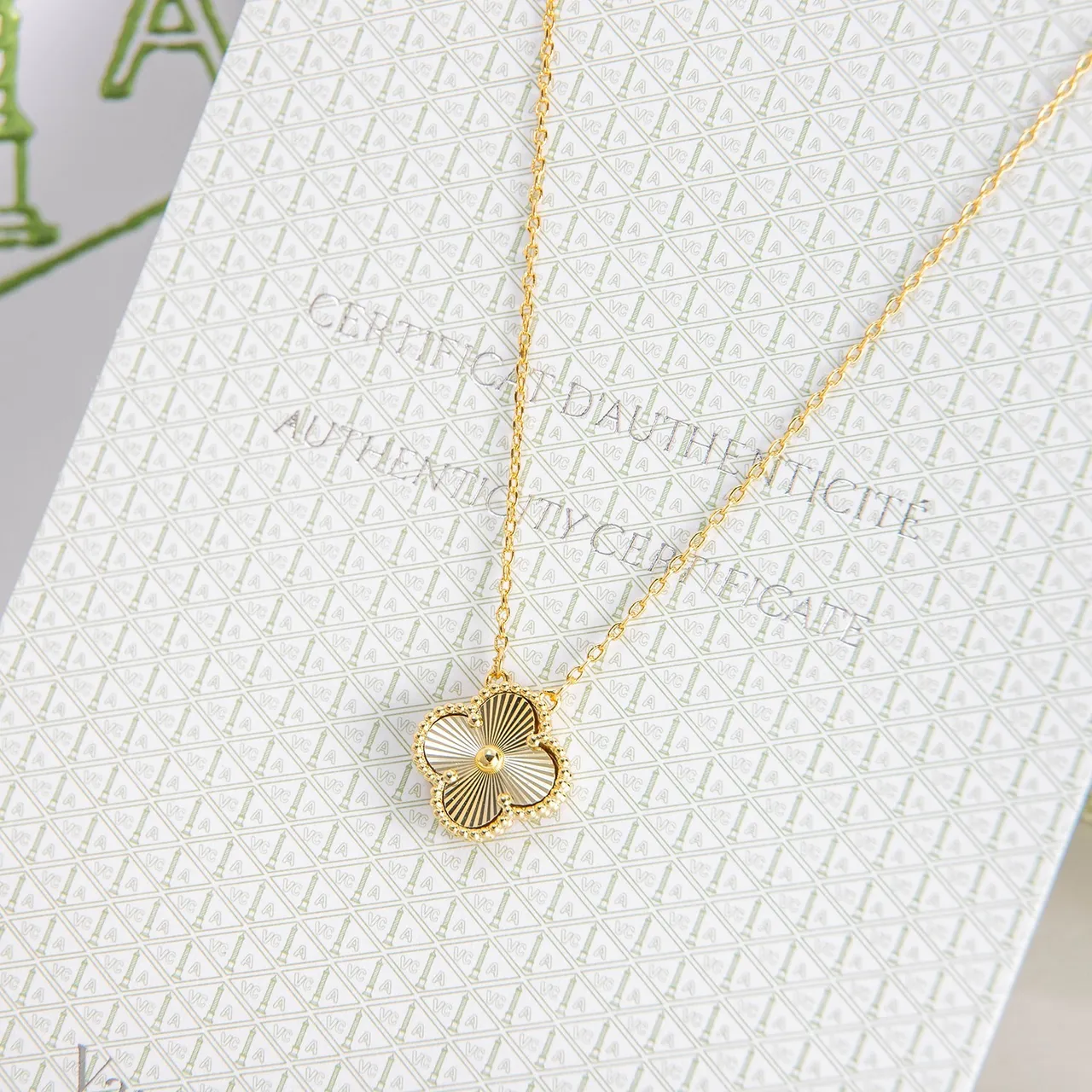 Van Cleef & Arpels अल्हांब्रा चार पत्ती वाला क्लोवर पेंडेंट नेकलेस 5