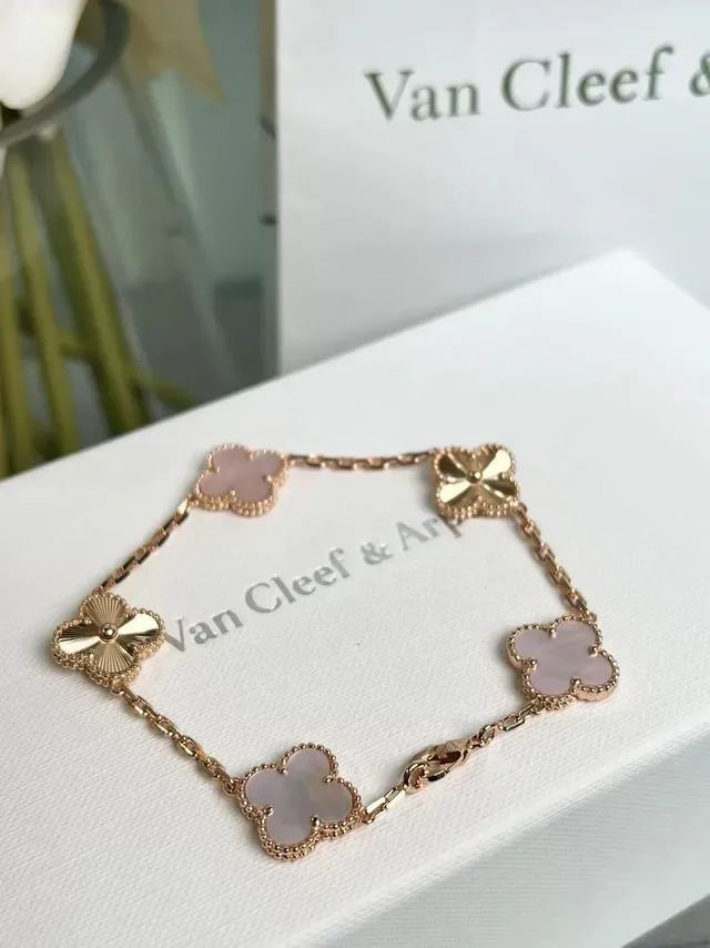 Van Cleef & Arpels Alhambra Bracelet cinq maillons nacre rose et or guilloché 2