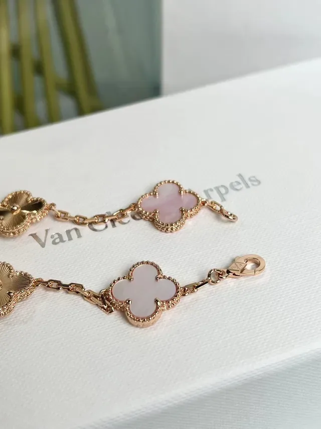 Van Cleef & Arpels Alhambra Bracelet cinq maillons nacre rose et or guilloché 3