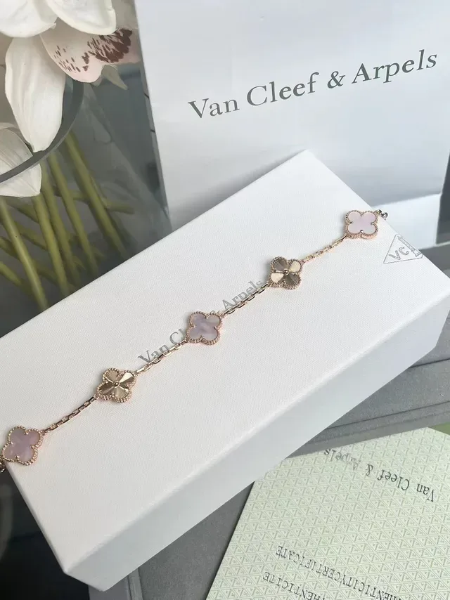 Van Cleef & Arpels Alhambra Bracelet cinq maillons nacre rose et or guilloché 6