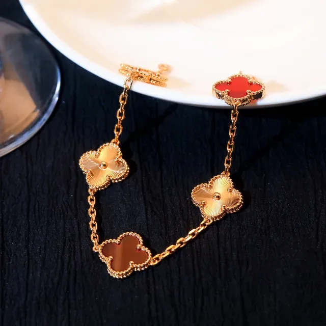 Van Cleef & Arpels Alhambra Five Motif সোনা ও লাল এনামেল ব্রেসলেট 6