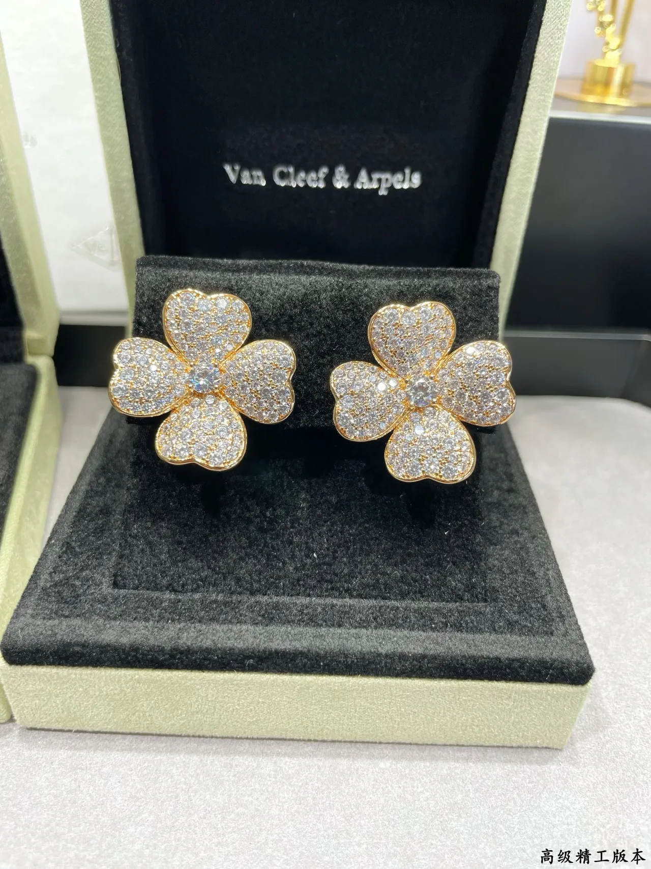 Van Cleef & Arpels Alhambra Pavé Diamond Trèfle à quatre feuilles boucles d'oreilles studs 8