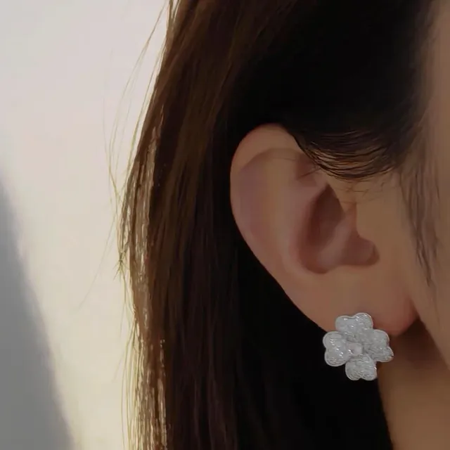 Van Cleef & Arpels Alhambra Pavé Diamond Trèfle à quatre feuilles boucles d'oreilles studs 9