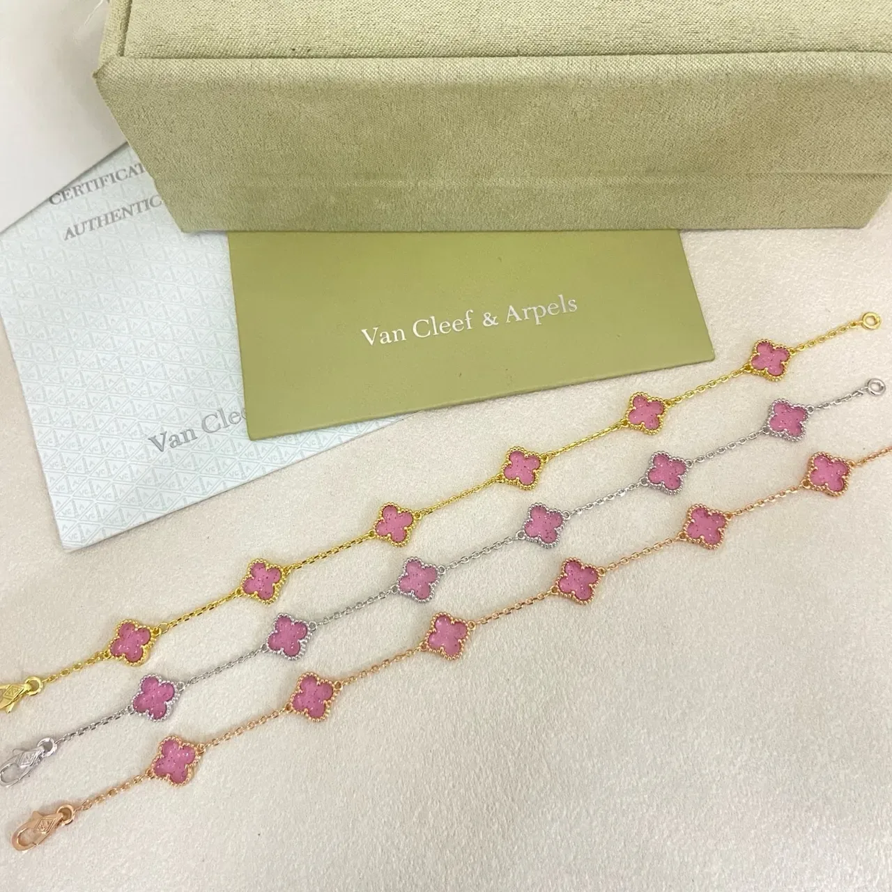 Van Cleef & Arpels अल्हांब्रा गुलाबी क्लोवर चार्म ब्रेसलेट 2