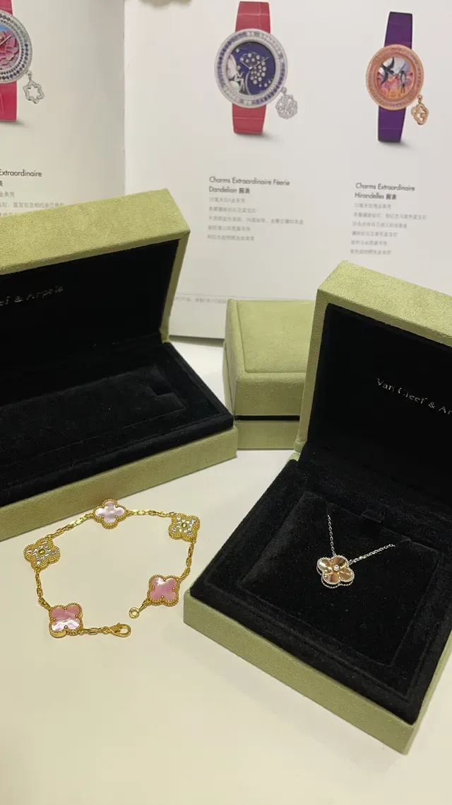 Van Cleef & Arpels Alhambra Pink Mother-of-Pearl and Diamond Pavé Gold Bracelet 2
